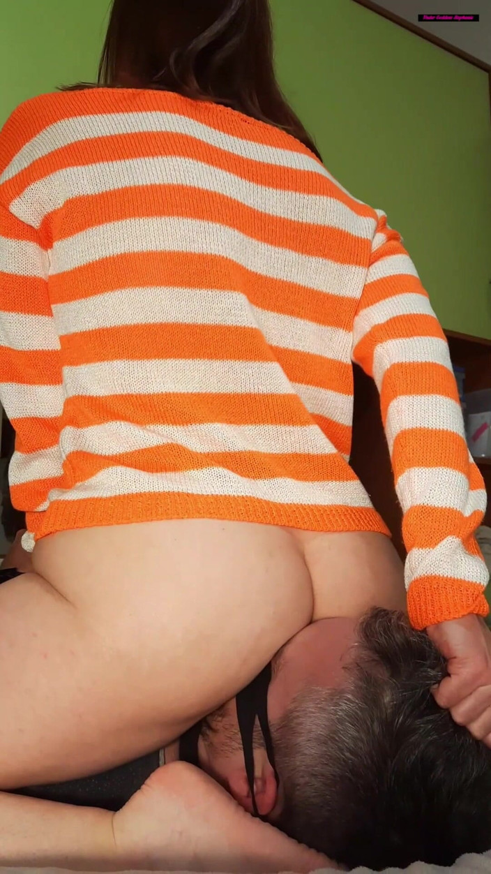 goddess82: You Can't See My Ass! You Can Only Stand Under...