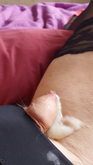 Cindy Belfast: Kelentit kecil memancut mani dalam pakaian dalam baru