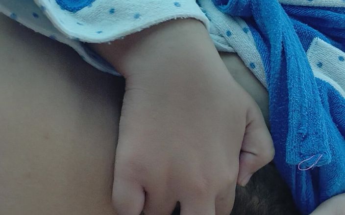Vaginabig88: 젖은 상태에서 자위하는 학생