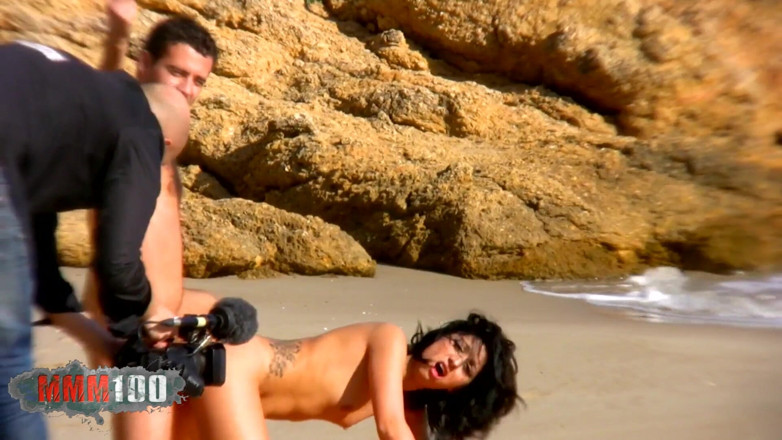 MMM100: Vídeo sexy: Jessica Bitch na praia