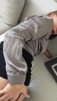 饥渴的秘书勾引她的老板！，传教士，在办公室里玩后入。
