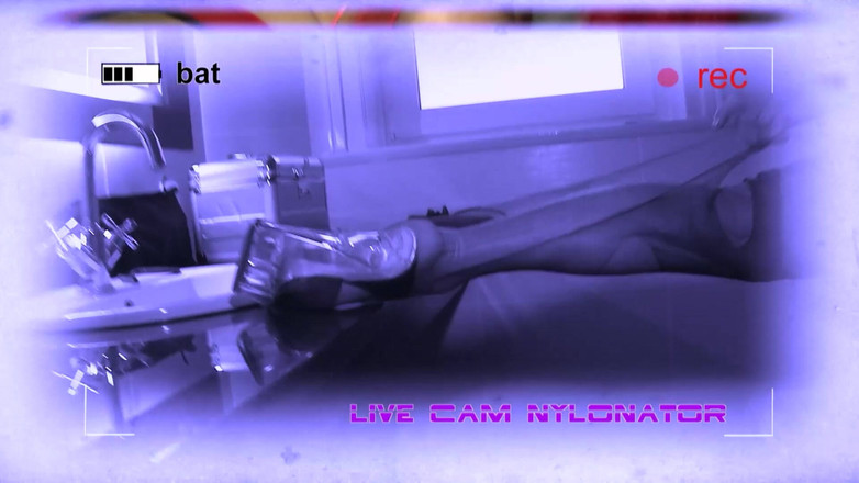 Amateur Pornos XXX: 야생 BDSM 세션에서 하드코어하게 따먹히는 나일론 소녀