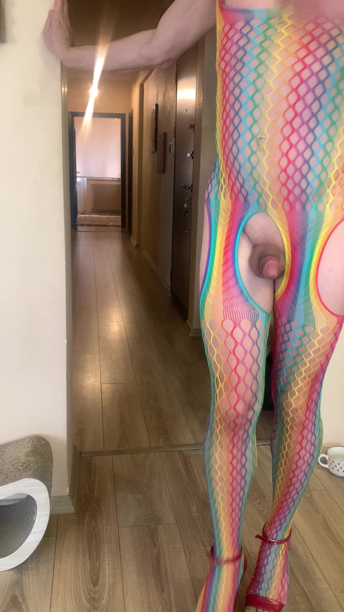 cd_aysemmm: 人妖与世界上最小的鸡巴，你会很惊讶