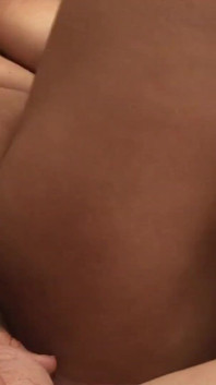 Ebano tatuata con culo grosso sbattuta in cucina dal suo tizio bianco