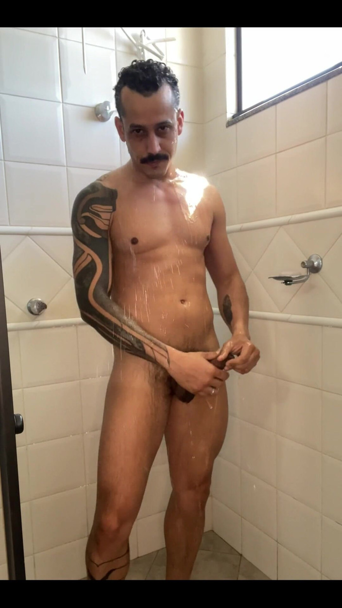 Pedro Surf: Ochtenddouche met ochtenderectie