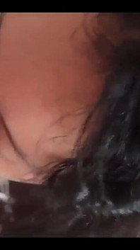 O matură sexy drăguță suge penisul până când iese tot laptele