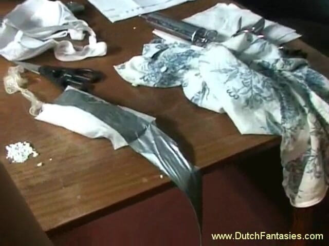 Dutch Fantasies: La deliziosa ragazza mora ama succhiare e cavalcare grossi cazzi