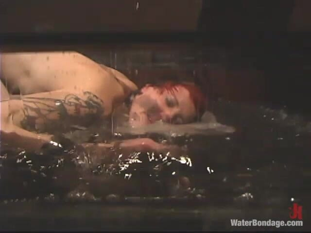 Water Bondage by Kink: Nina ve Prenses Donna Dolore