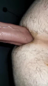 Fuckmachine pieprzy moją dupę głęboko z ogromnym dildo