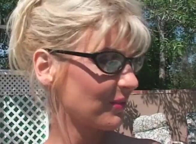 MILF my Cock: Loira adora ser fodida ao sol
