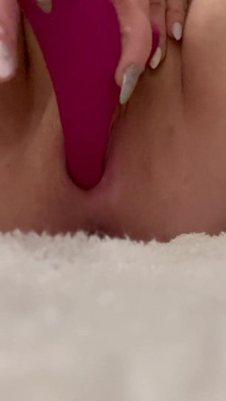 Love_Dickson: オーガズムにバイブレーターでバスルームプレイ