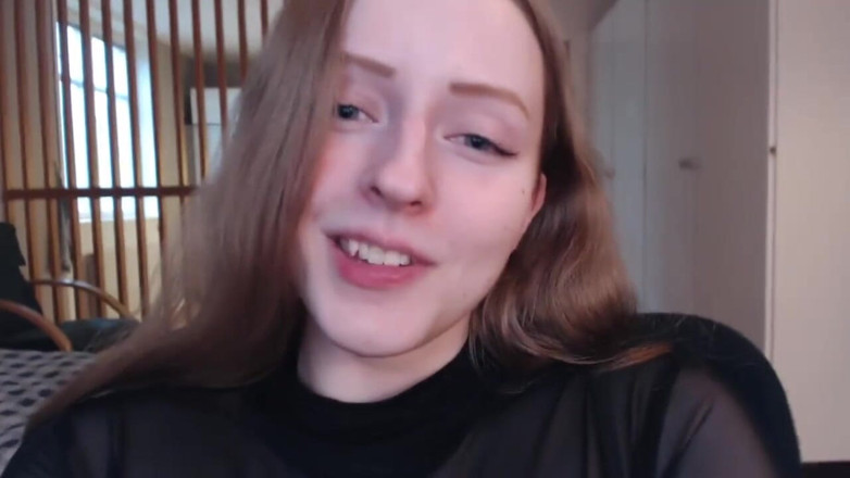 KissMyHips: Glossy lips sucks fingers, spits and drools over cleavage
