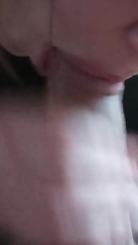 Hemmagjord amatör MILF avsugning och deepthroat samlingsvideo med spermasprut