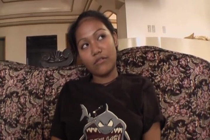 Asian Cuntz: タイの売春婦に乗ってソファに彼女のキャスティング