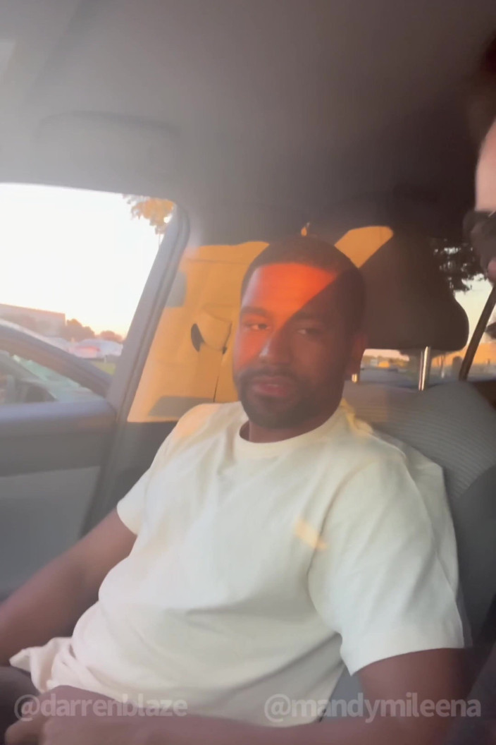 Darrenblazeent: Verrückte dame geht in mein auto, damit ich sie mir...