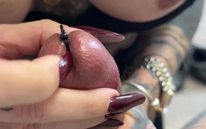 Nastasia_ink: MILF with Big Pierced Nippes Fucks Uretha with Her Long...