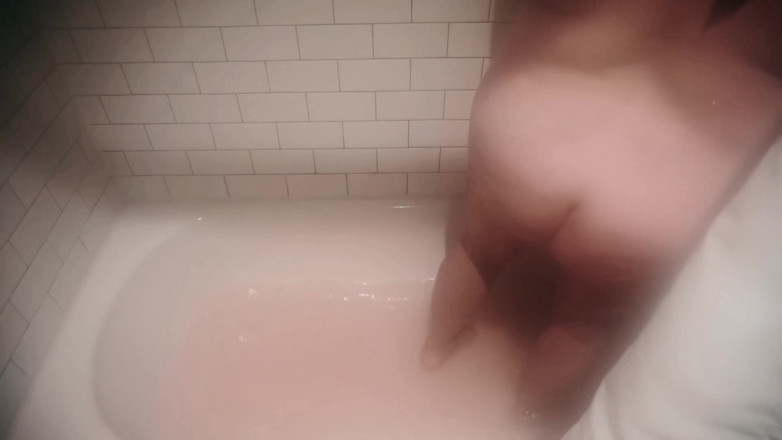 SexyNEBBW: बाथटब दिन के लिए तैयार हो रहा है
