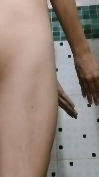 인도 커플은 좋은 샤워와 좋은 열정적인 섹스를 즐깁니다.