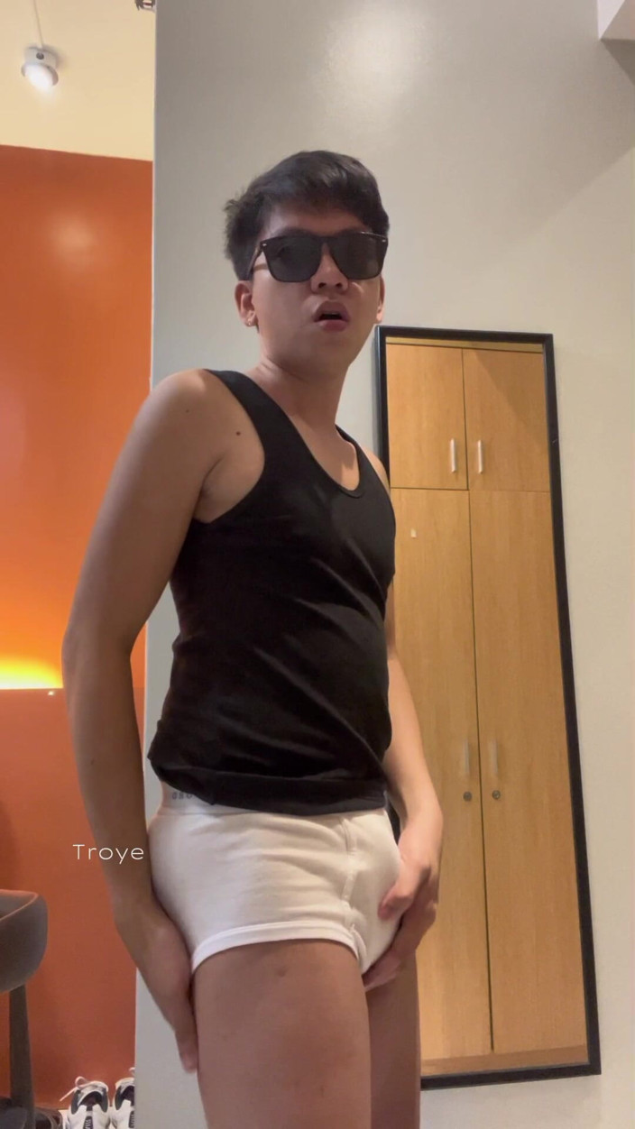 Troye_AsianPinoy: Solo-junge, großer aderniger schwanz in seinem zimmer von stiefbruder