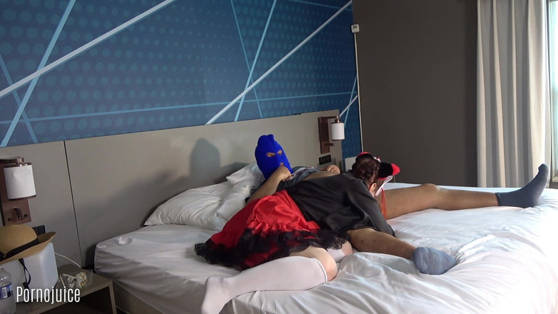 PornoJuice Faphouse: 聴覚障害のあるアニメの白人女性がBBCのアスクリームを受け取り、その後お尻を摘む