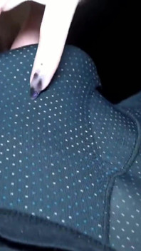 Une belle femme mariée commence par une pipe, un tour inattendu finit en rencontre intense avec creampie