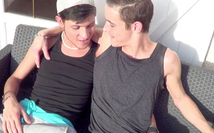 FRENCH STRAIGHT BOYS FUCKING GAY: Twink francesa Lilou follada por su curioso heterosexual