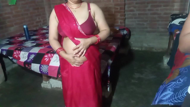 Manjushukla: Laal Sari Me Bhabhi Ji Looks Very Hot and Sexy.