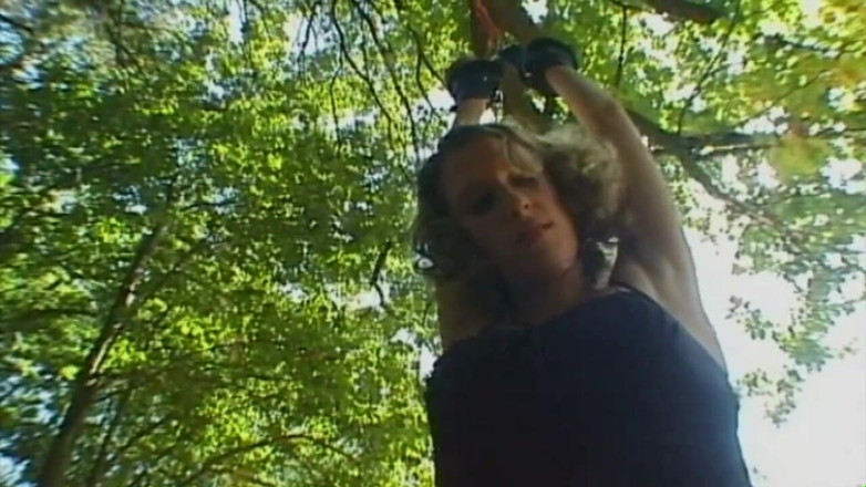 Absolute BDSM films - The original: Demütigende muschi rasiert sich im wald