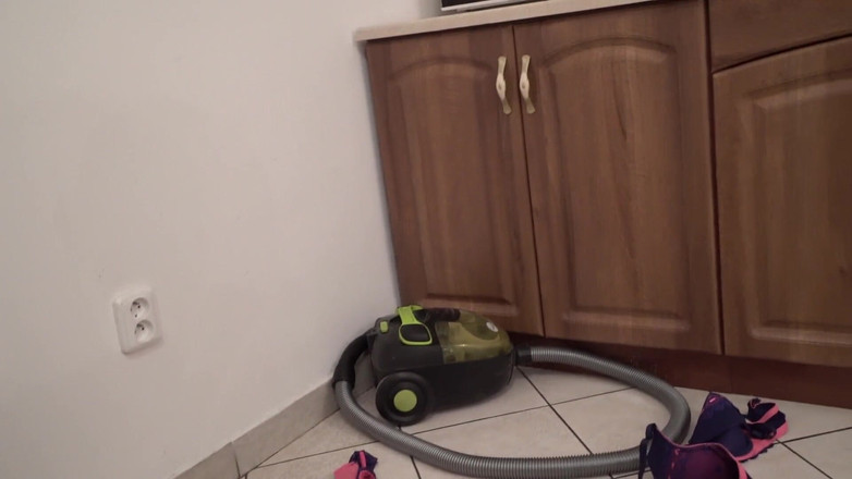 Grandmams: 어린 자지로 69를 즐기는 통통한 보스 할망구