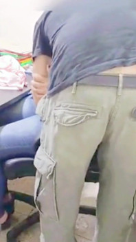 나는 마침내 내 사무실 2부에서 나를 따먹을 동료를 얻었다.