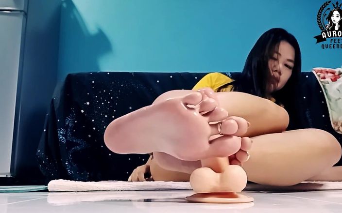 Queen Aurora: Footjob có mùi bởi teen châu Á