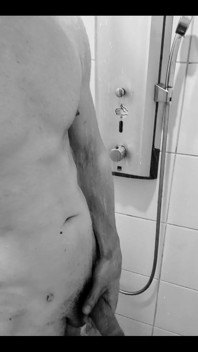 Doccia nello spogliatoio palestra