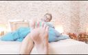 Erotic Tanya: Adoration des pieds au coucher