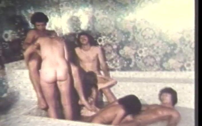 Vintage Usa: Fiesta de sexo vintage en el jacuzzi