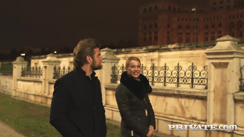 Private.com: Lasă-l pe Cherry Kiss să fie ghidul tău personal