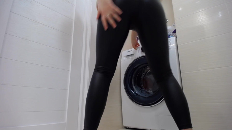JuiceLussie: Sexy Teen Legs
