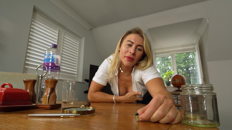 CALLIE ROKS: Experimentul lui Callie cu tatăl vitreg Giantess Productions
