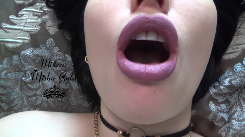 Goddess Misha Goldy: マスターベーション中の唇の匂いと唇のすぼめ