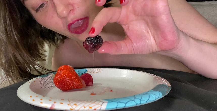 AdalynnX: AdalynnX - Mangia la frutta con sperma fresco