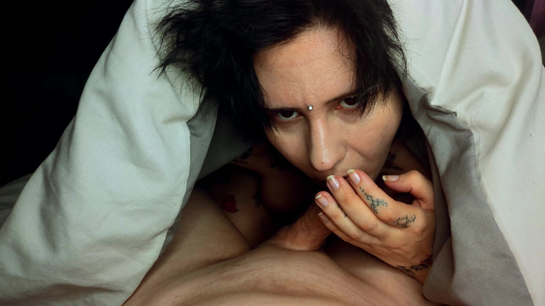 Damagedcosplays: Pompino mattutino a letto