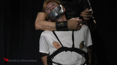 Wanheldvig: Nicky Mengoyakkan Pakaian dan Menggelitik