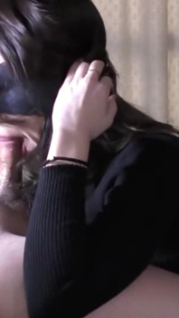 Schöne schöne verheiratete frau beginnt mit blowjob, unerwartete wendung führt zu intensiver creampie-begegnung