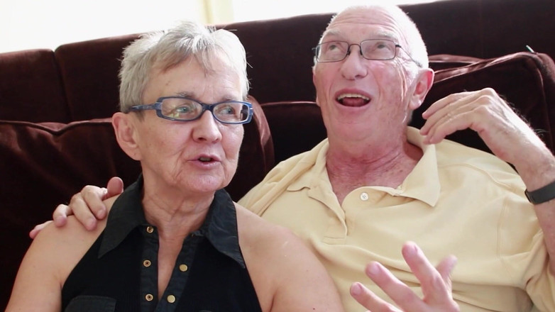 Mature Wanker: Olgun sarışın orta yaşlı seksi kadın salyaları akıncaya kadar zonklayan...