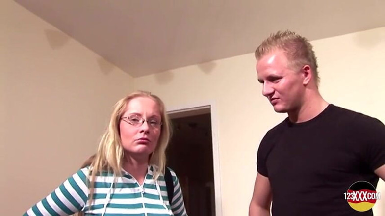 123XXX - 100% Amateurs: This Blonde Loves Bouncing on a Hard Cock