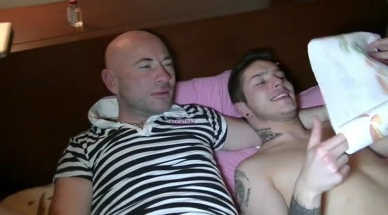 Gaybareback: Härlig twink knulla mig barbacka ans suga mig