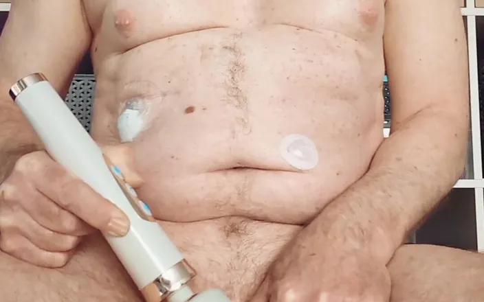 Bellhead: Slow motion massage satisfaction