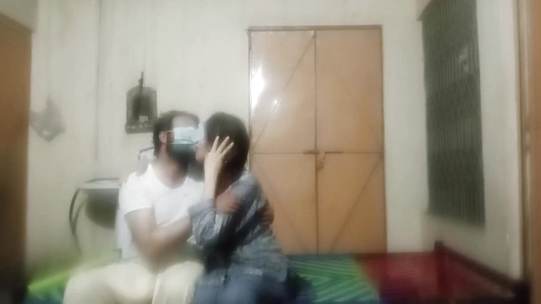 SHAKRATASNEEM: Adik tiri ngentot malam dasi seksi di rumah