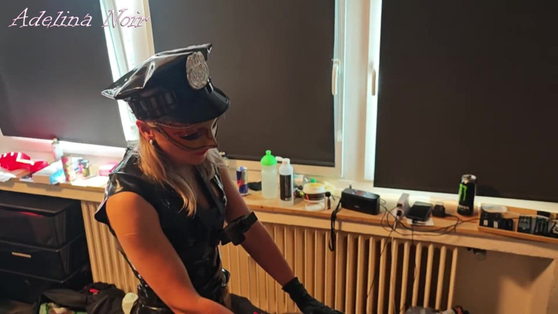 FISTINGQUEEN: Adelina Noir, pegging hardcore et ceinture avec Fistzilla