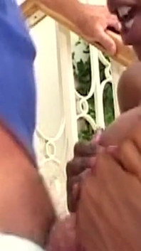 Geile Schwarzes Mädchen Hat Analsex Mit Einem Risigen Weissen Scwanz
