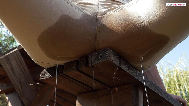 Jasmine RougeXXX: Tijdens het lopen pist ik in mijn broek buitenshuis